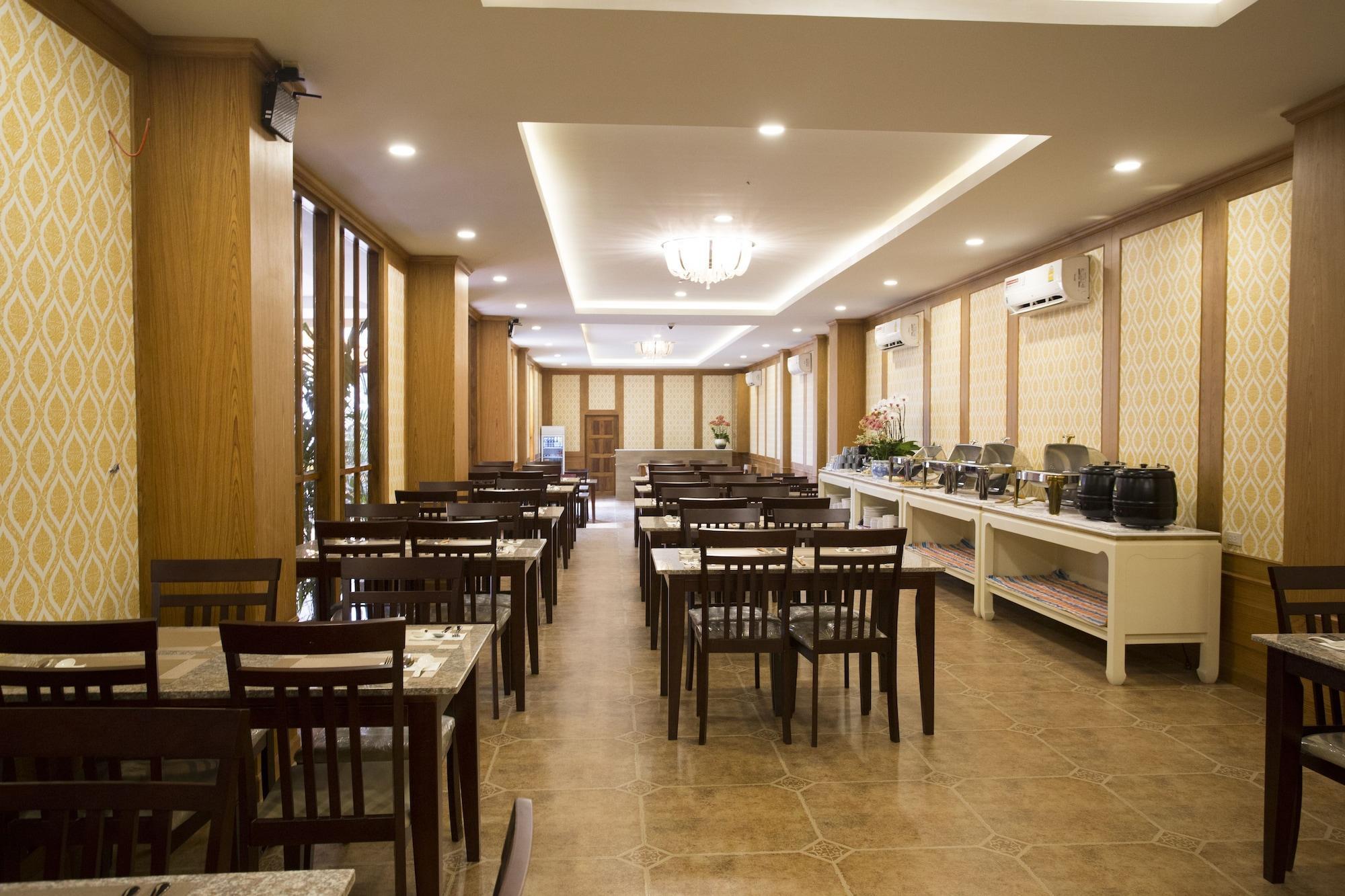 J&Y Hotel Latphrao 35 Banguecoque Exterior foto